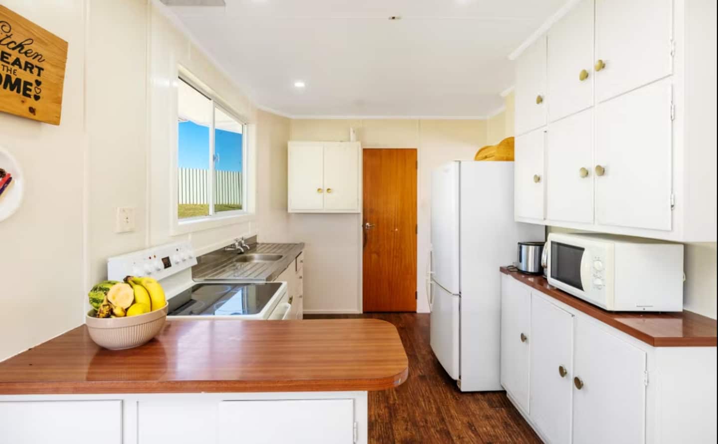 Homely Warm 4 Bedroom With Outdoor/indoor Flow. 5