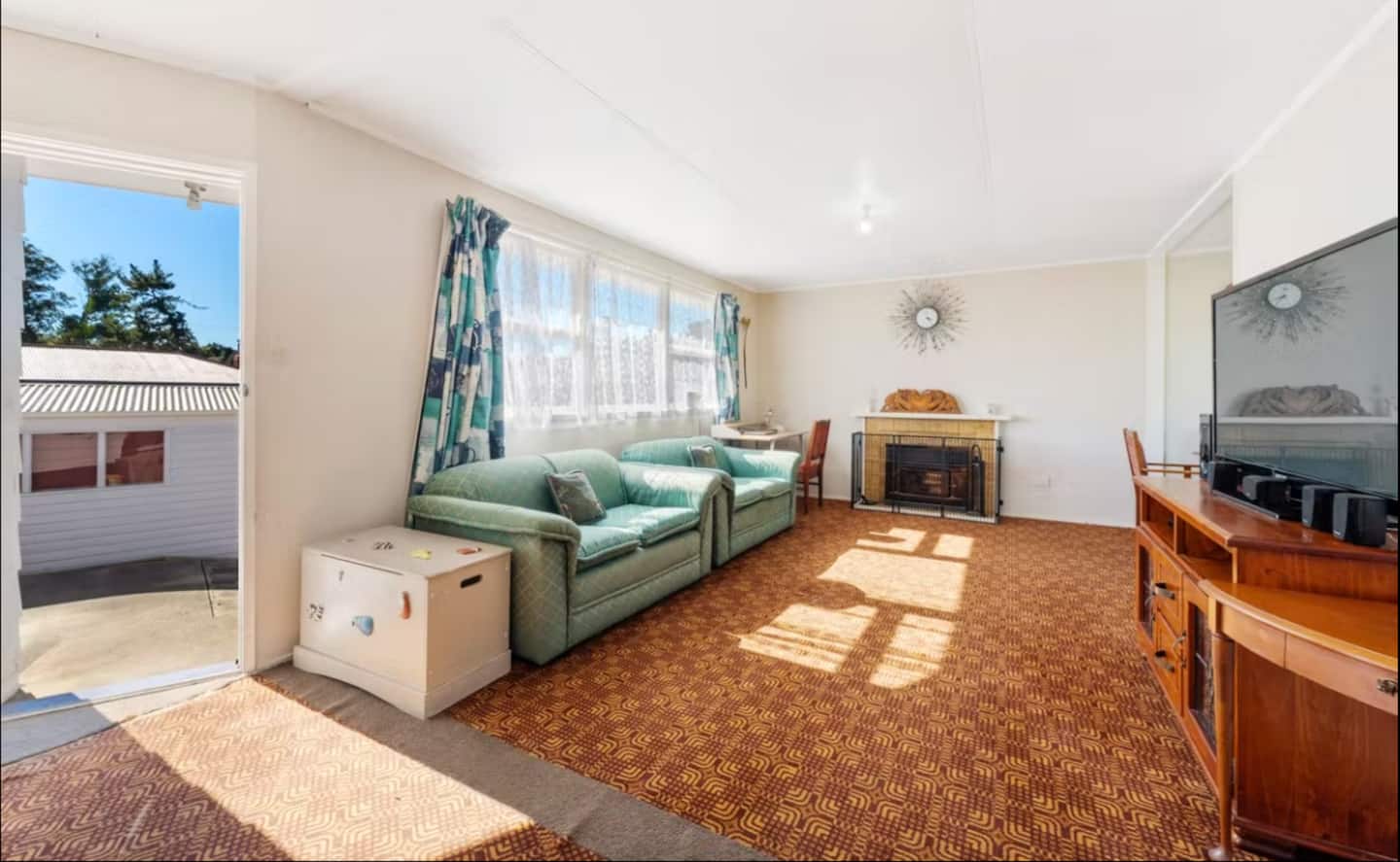 Homely Warm 4 Bedroom With Outdoor/indoor Flow. 2