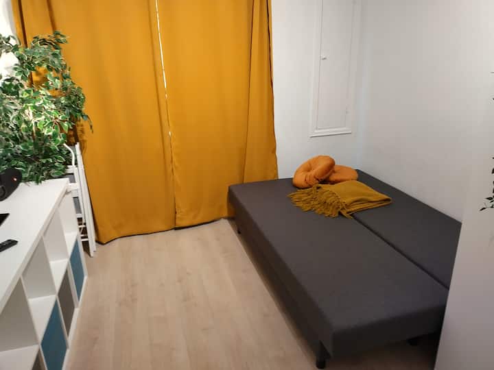 A Small Apartment With A Park View - 헬싱키