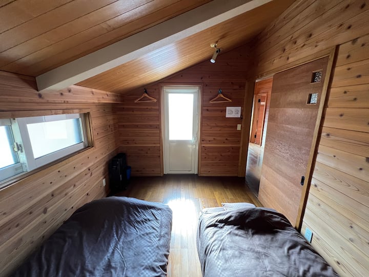 ห้องนอนนี้มีเตียงเดี่ยว 2 เตียง!