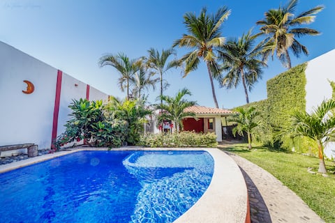 Casa Luna, Oceanfront Paradise with Pool