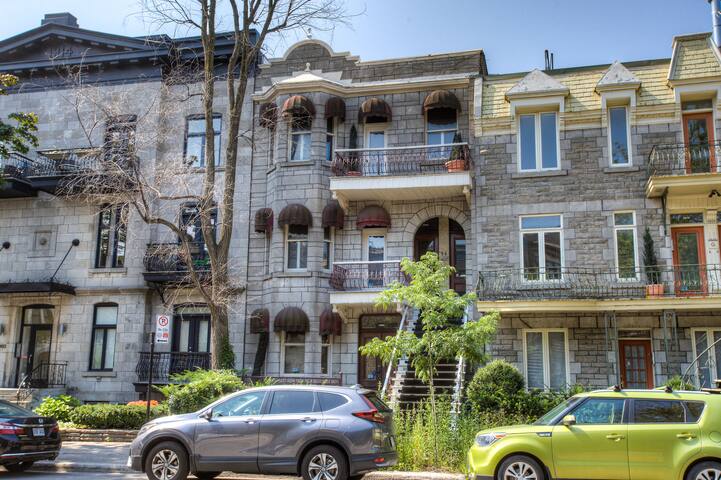 Sunny & Spacious Luxury Loft | Serene Patio