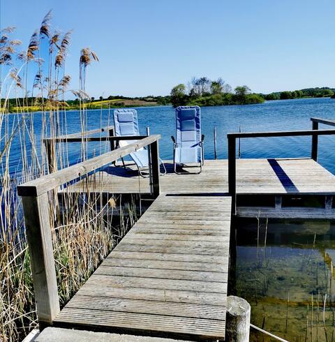 Lakefront cottage recreation in nature