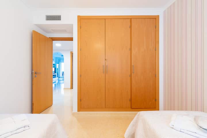 Dvokrevetna soba s dva odvojena kreveta.