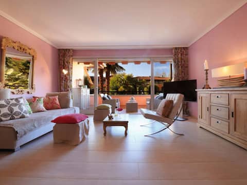 Nice apartment, pool, golf and hotel service.
