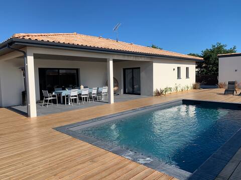 Poolside villa -  Montalivet