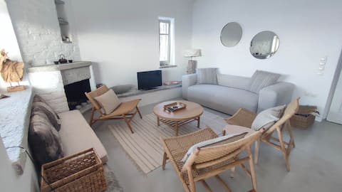 Top Airbnb: Waterfront villa with private pool and seaview in Δήμος Κέας