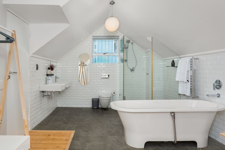 Serviced 3 Bedroom Semi-Detached | Point Break gallery image 4