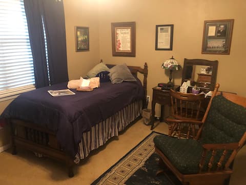 Louisiana home cooking and decor : Twin Bedroom