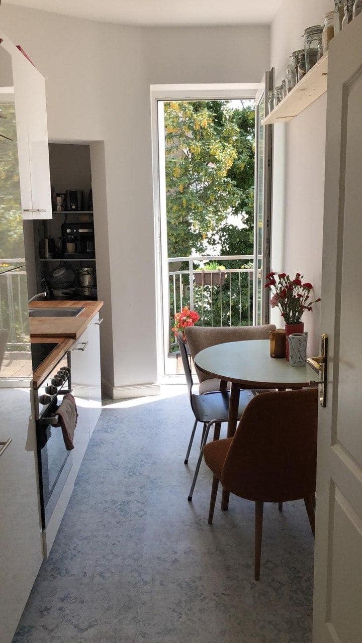 Beautiful apartment in green Leipzig with balcony Apartments for Rent