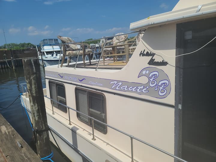 6 Best Houseboats On Long Island, New York Updated 2024 Trip101