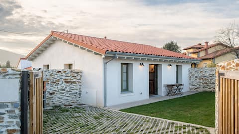 Monte Zarro. Country house with garden and barbecue.