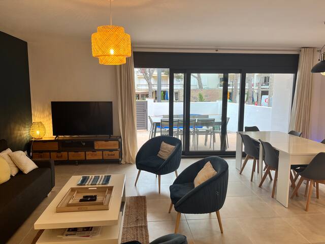 Grand appartement sur la plage de Cala Montgo