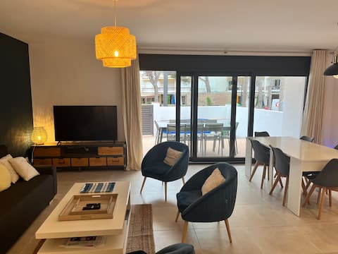 Airbnb con mejor rendimiento: Large apartment on Cala Montgo beach en L'escala