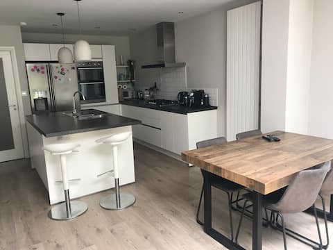 3 bedroom house by Dublin mountains with hot tub