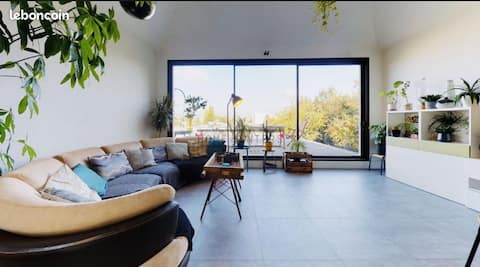 Beautiful house/loft with hot tub.
