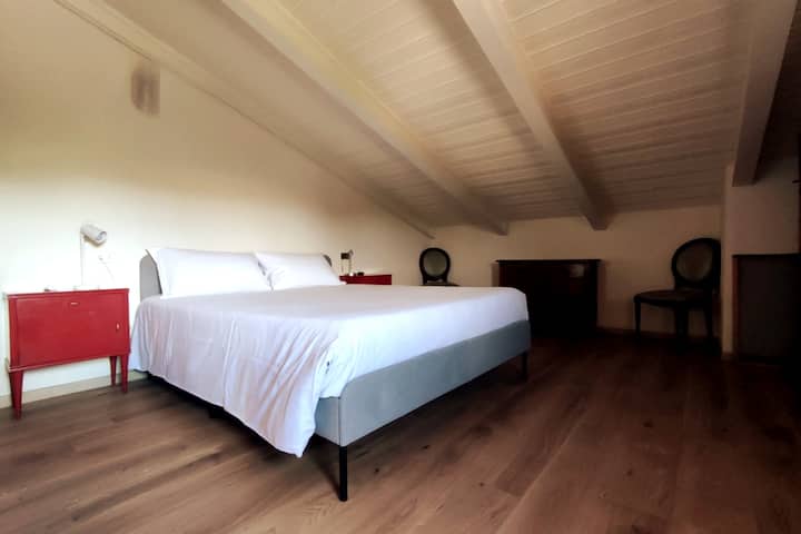 мансардна родителска спалня