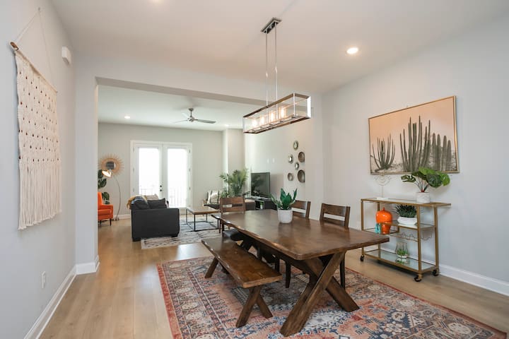 *8 mins to Broadway* The Nashville Oasis*