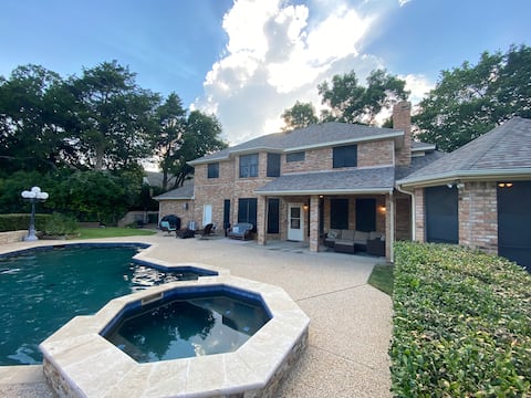 Peaceful 6BR Home w/ Pool & Golf Course View
