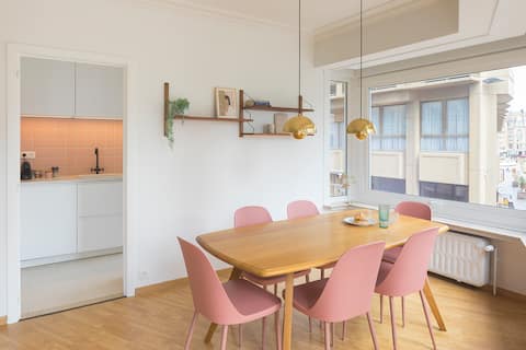 Top Airbnb: Sunny family apartment in prime location on beach in Vlaanderen