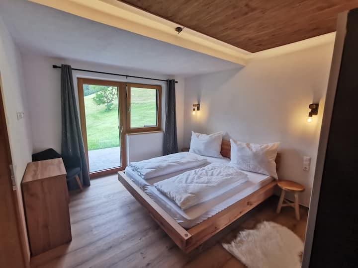 קומת קרקע בחדר השינה