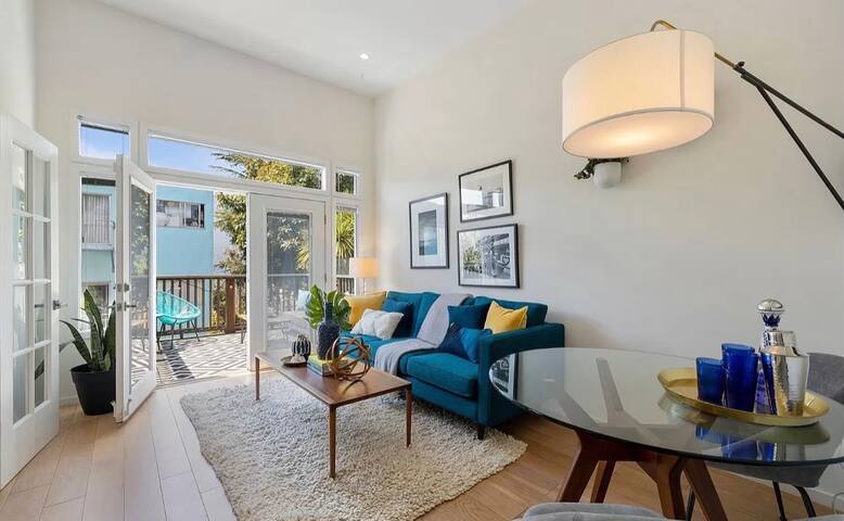 Beautiful apartment with sunny deck on Dolores St!