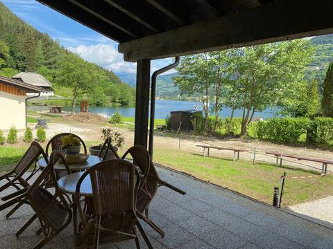 Accessible bungalow right on lake B2 (2-6p)