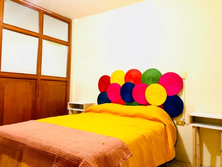 Რეკამარა 5, ორადგილიანი საწოლით, რომელიც მდებარეობს პირველ სართულზე.