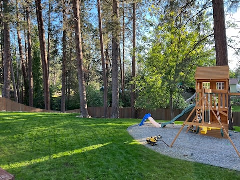 Spacious +updated 4BR house w/ hot tub & fire pit