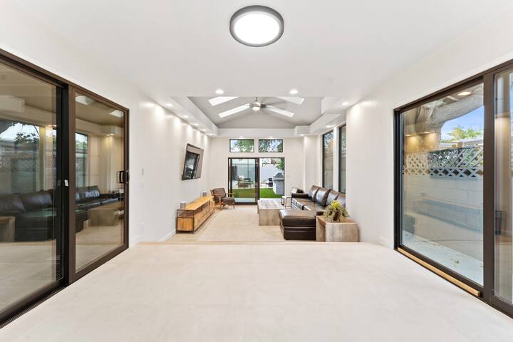 The Venice LA House. 4 Beds, 3 min to Abott Kinney gallery image 4
