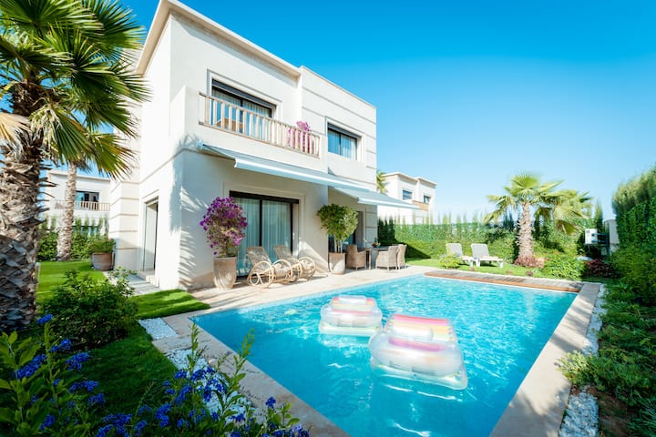Luxury villa with heated pool, holidays & Golf Agadir