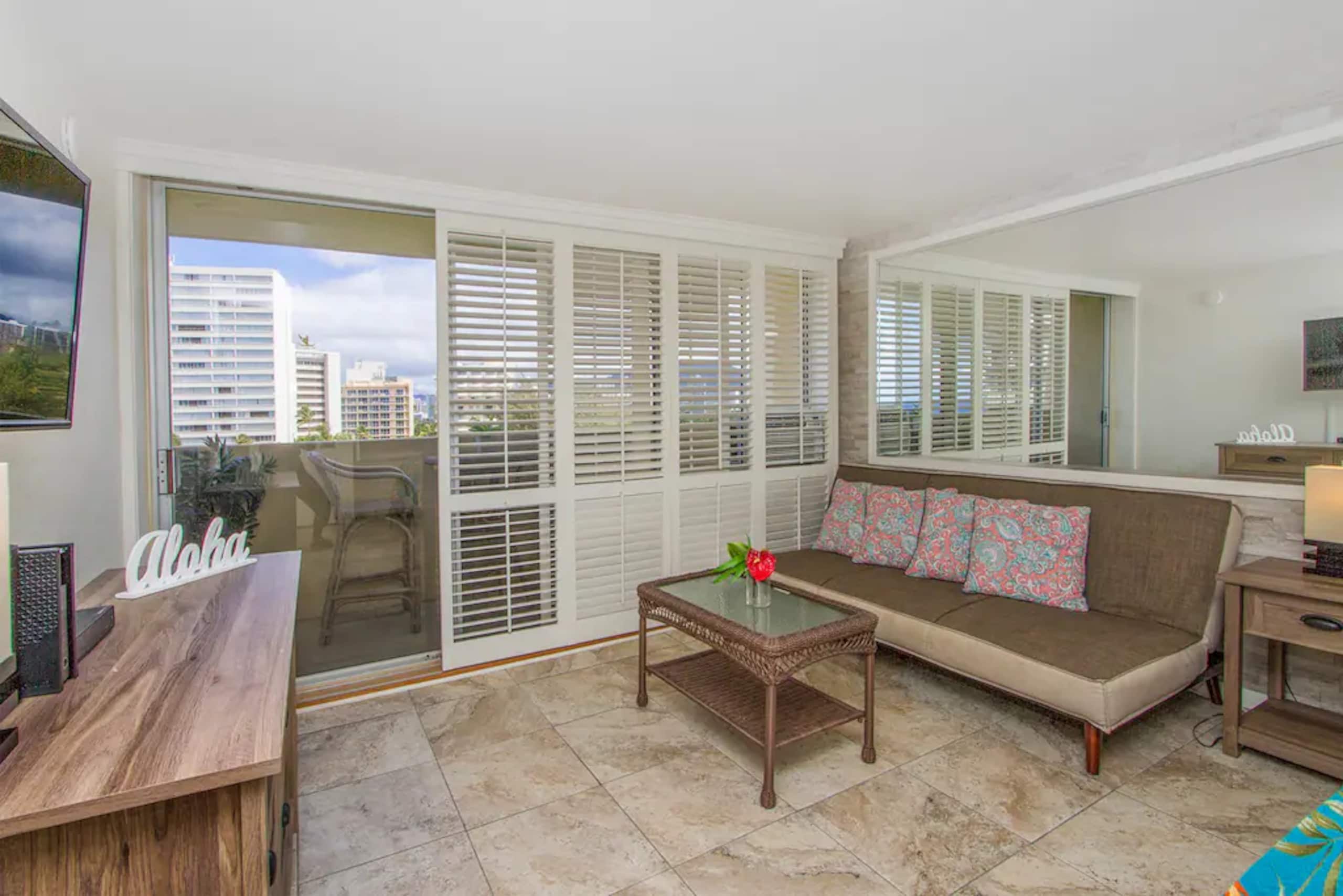 Waikiki - Ocean Front Hotel - Image 3