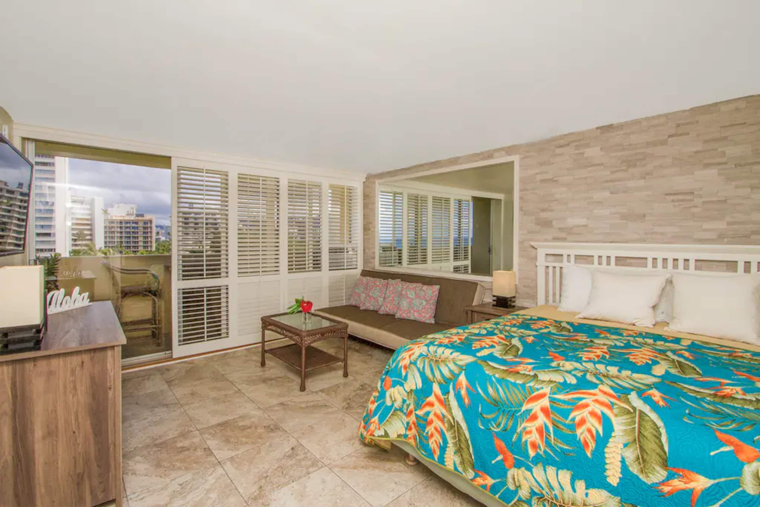 Waikiki - Ocean Front Hotel - Image 5