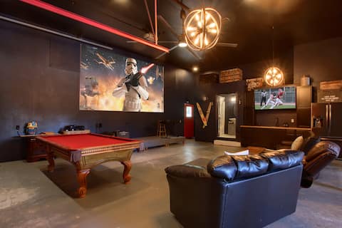 BOM sleeps 22 | GameRM | pool hot tub | bass lake