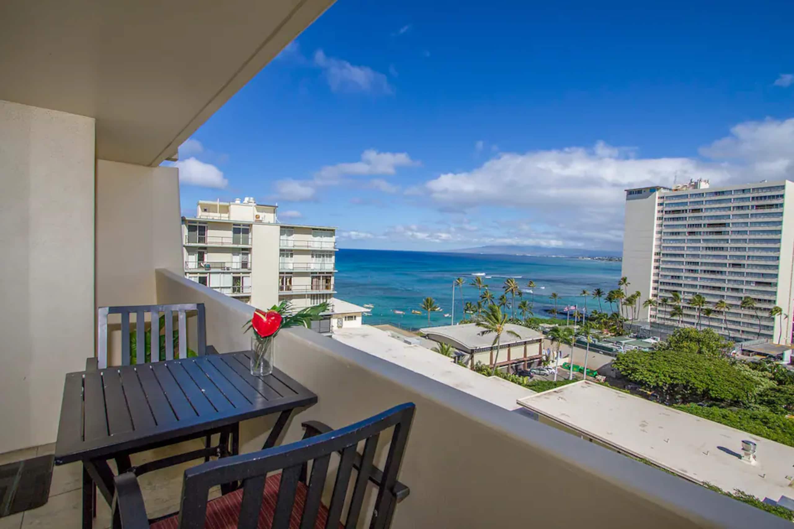 Waikiki - Ocean Front Hotel - Image 12