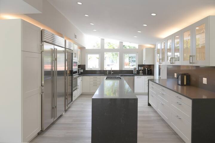 BEST Burbank Home & Area (30 Day Minimum Rental) gallery image 4