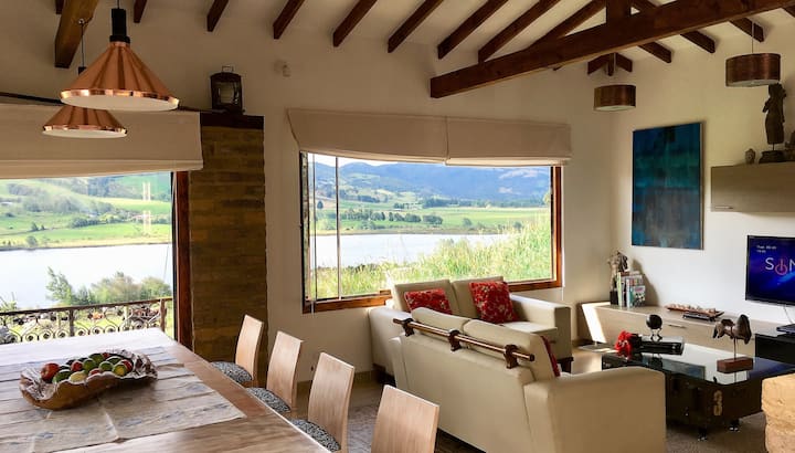 House facing the lake, Subachoque