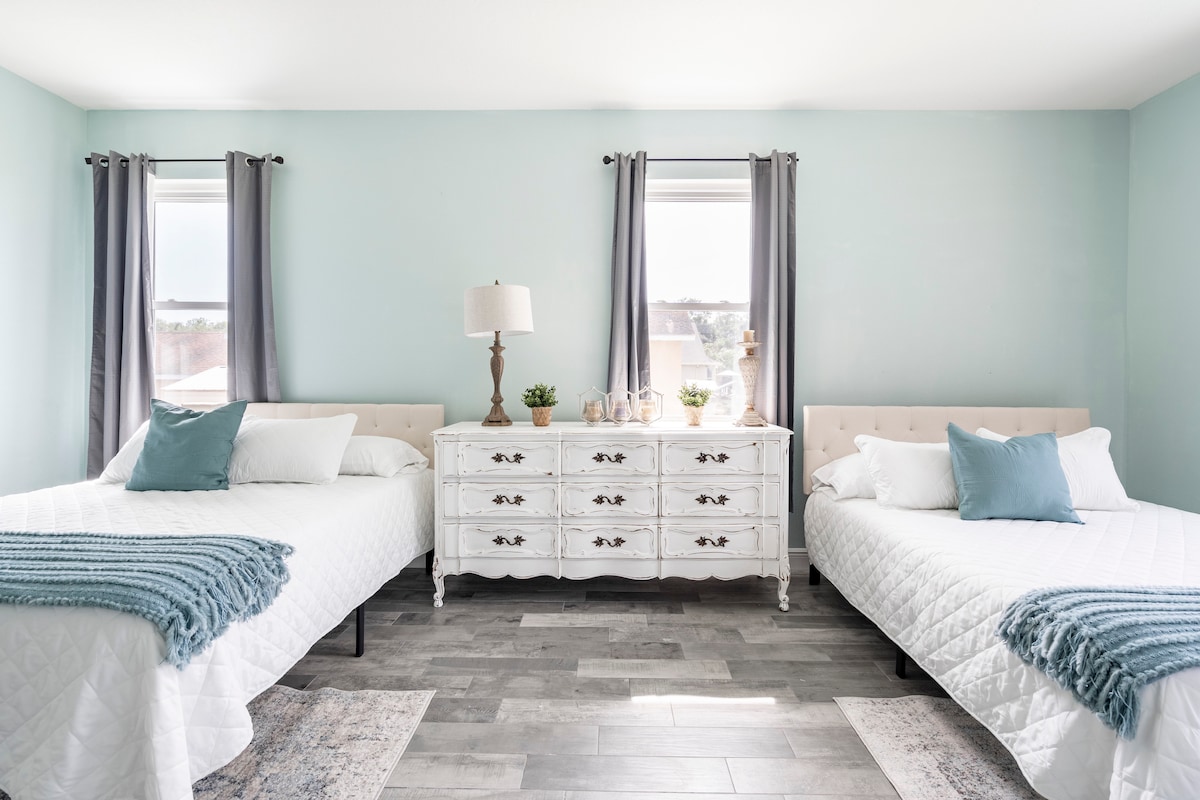 เตียงควีนไซส์ในห้องนอนใหญ่