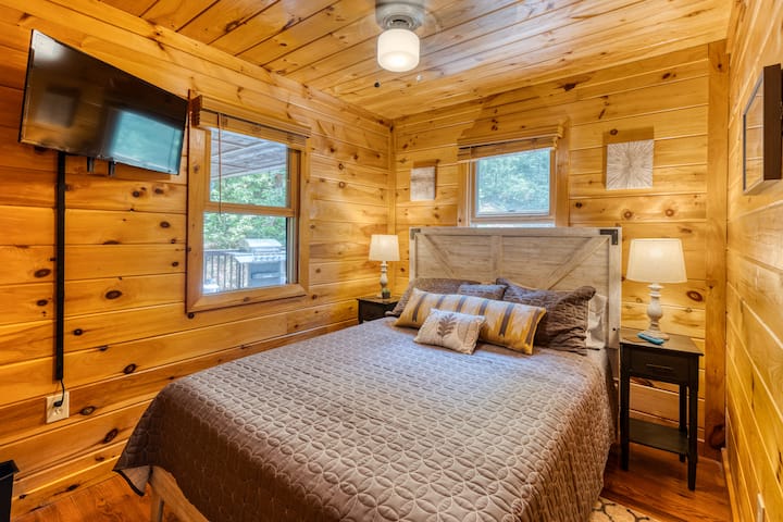 Dhomë gjumi e nivelit kryesor me krevat dopio "