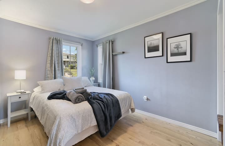 Ნათელი სამაგისტრო საძინებელი ყველაზე კომფორტული საწოლით!