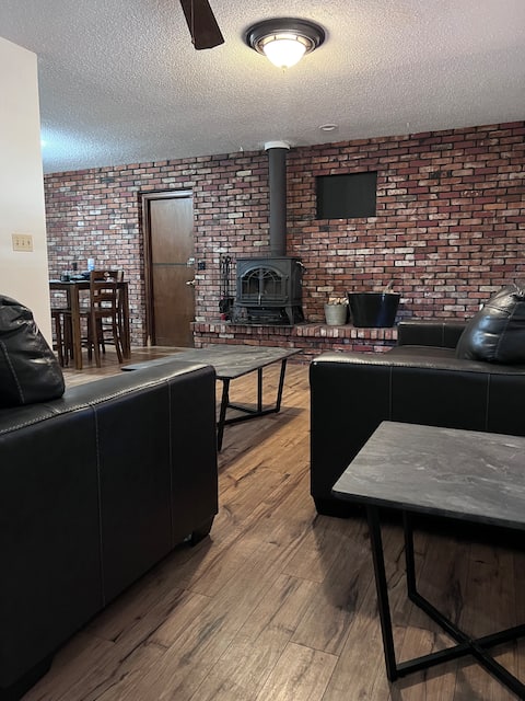 Quiet cozy 2 bedroom with pool access, gated