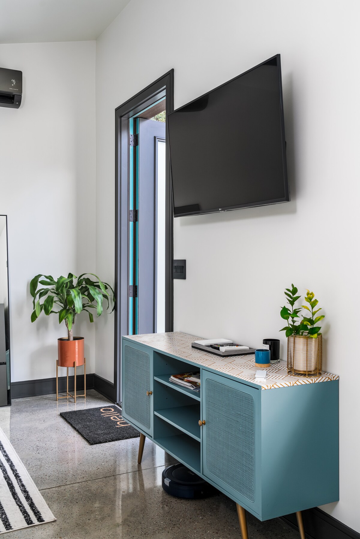Top performing Airbnb: Modern Guesthouse Close to Downtown in Tampa