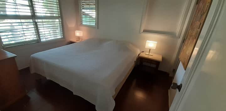 Kitanda aina ya Master bedroom king