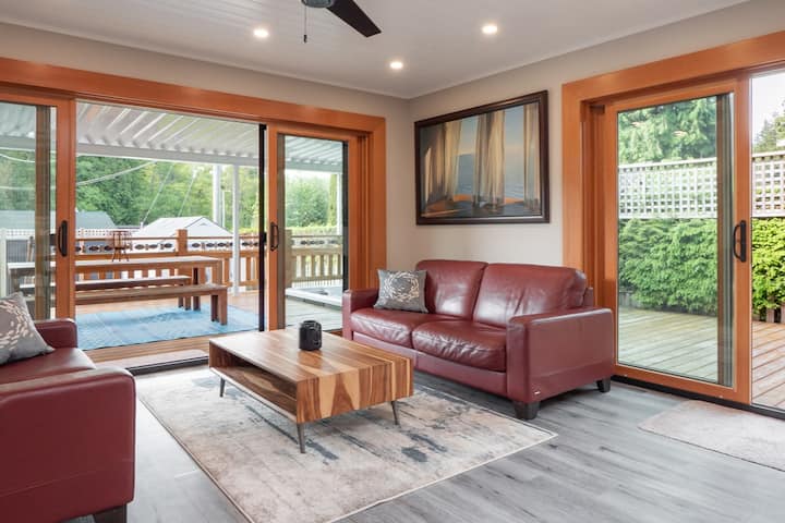 Tranquil Gibsons Hot Tub Home Steps To Beach - Gibsons