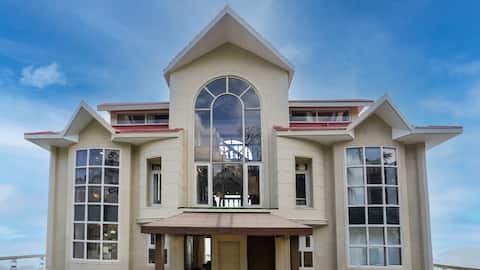 Horizon Villa: 4BHK Mall Road Luxury Stay