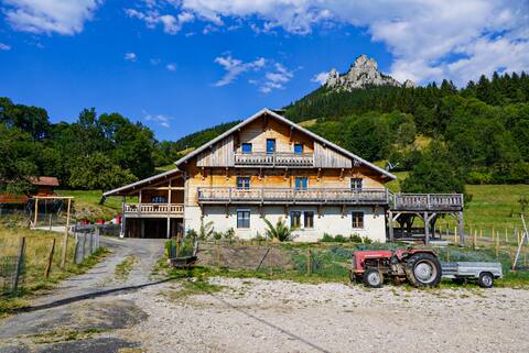 La Ferme de l 'Âne Rouge, 4 Bedroom Chalet for 15