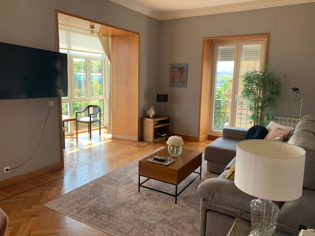 Acogedor Piso en San Sebastián con Vistas al Río