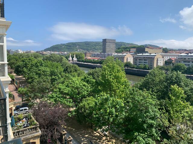 Acogedor Piso en San Sebastián con Vistas al Río gallery image 4
