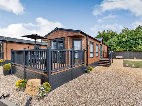 Cotswold Holiday Lodge With all amenities