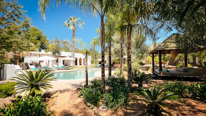 Airbnb in Spain; private pool